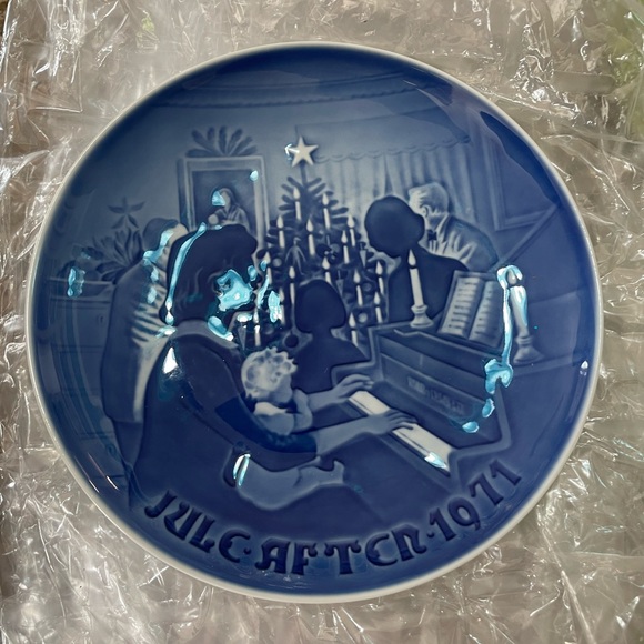 B&G Copenhagen Porcelain, Denmark. Christmas at Home Plate. - Picture 1 of 2